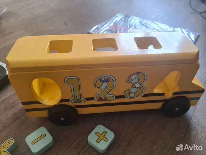 Игрушки для мальчика коробкой