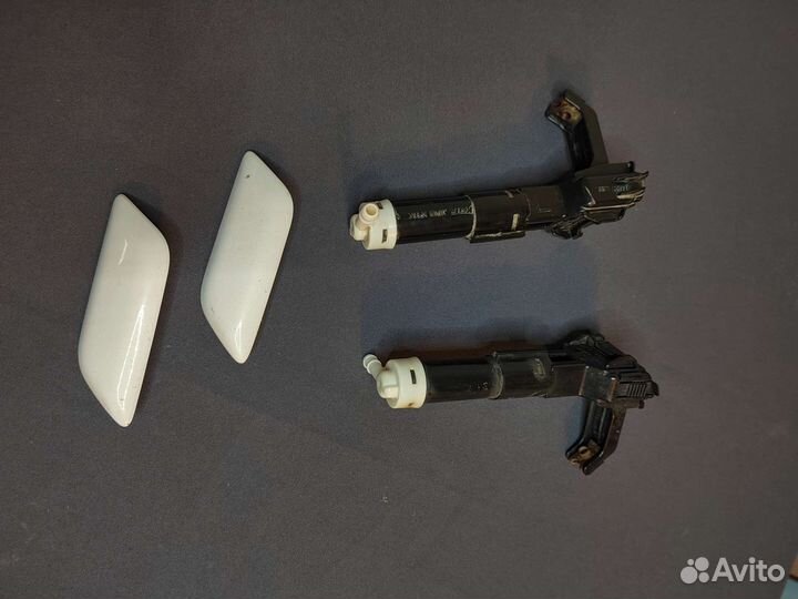 Омыватель фары Камри 50 с 11-14г. Левый