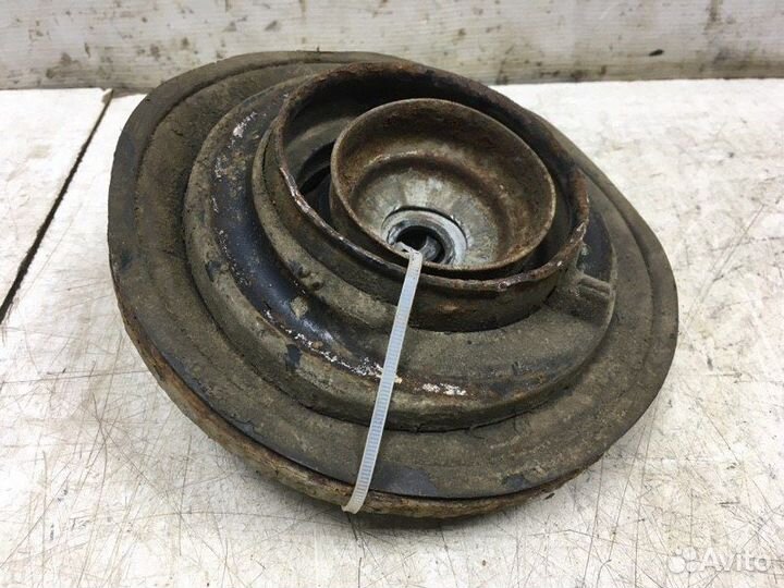 Опора передней пружины верхняя передняя Audi 100