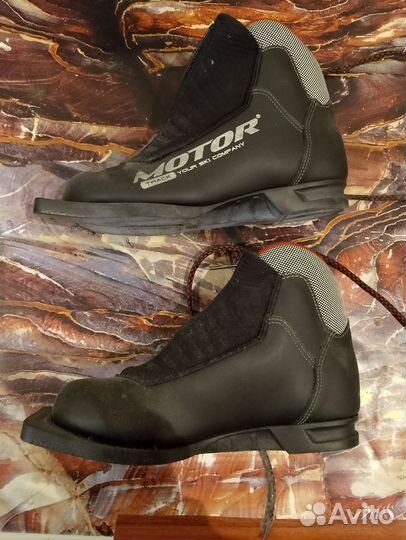 Лыжные ботинки