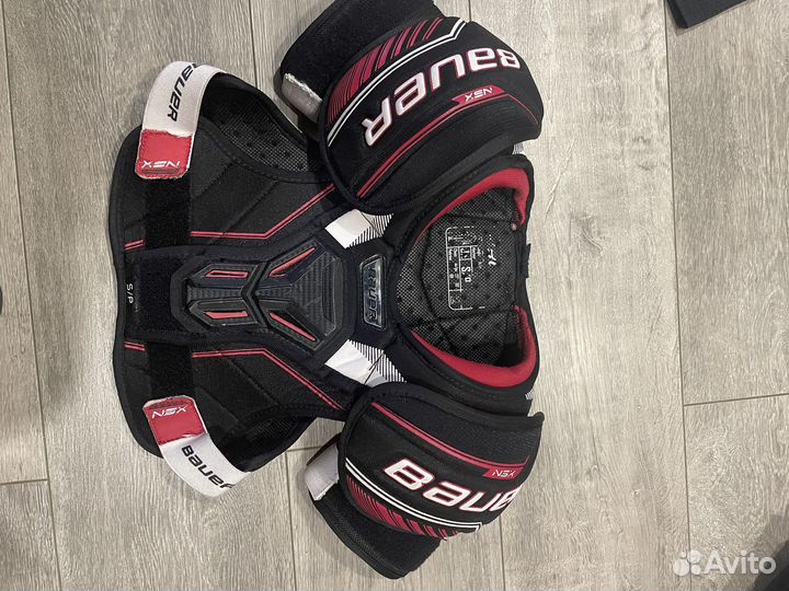 Продам хоккейную экипировку