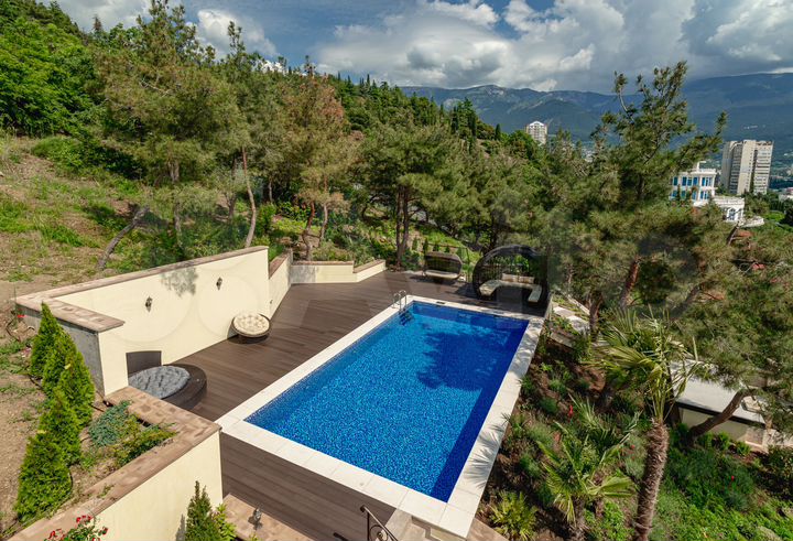 Дом 428 м² на участке 13 сот.