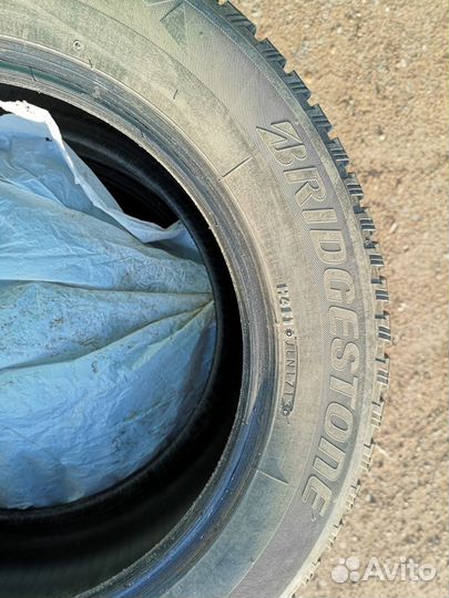 Bridgestone Blizzak Spike-01 215/60 R16