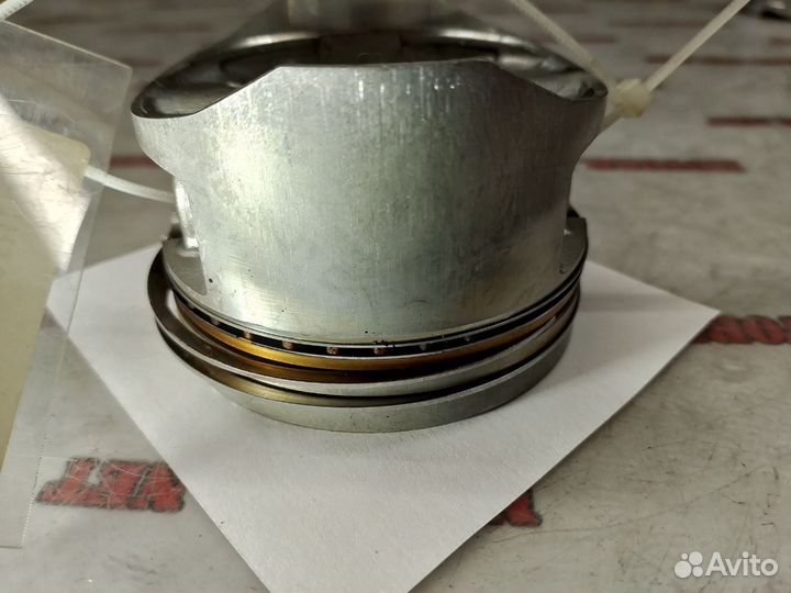 Kawasaki GTR1000 97 поршень