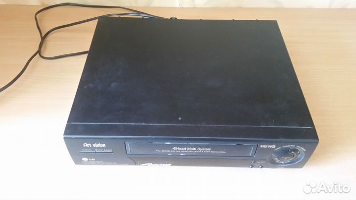 Видеомагнитофон LG P43W
