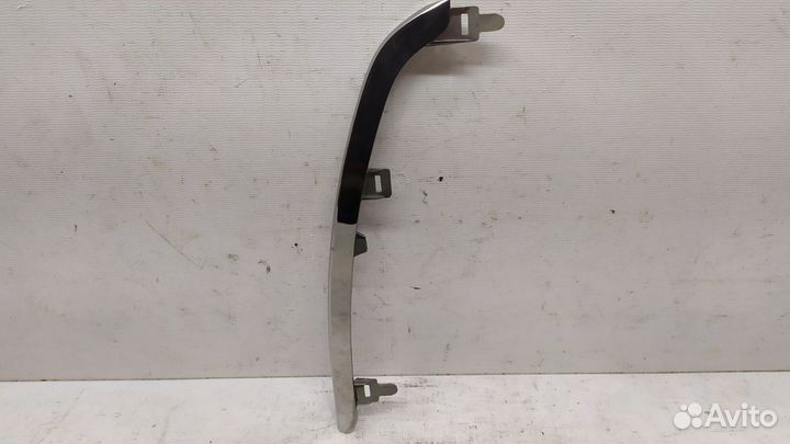 Молдинг решетки радиатора Toyota Land Cruiser