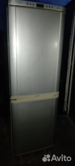 Холодильник Samsung