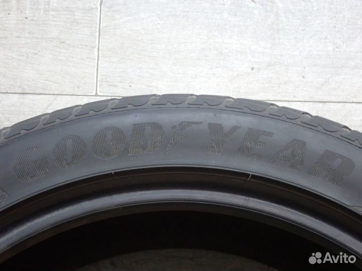 Goodyear UltraGrip 8 Performance 245/45 R19 102V