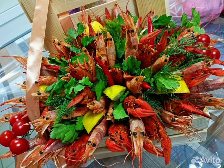 Раки креветки лангустины