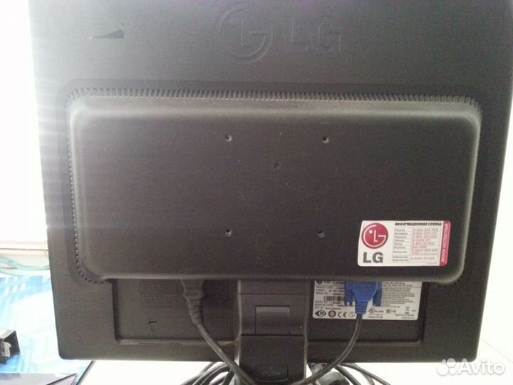 Монитор LG неисправный