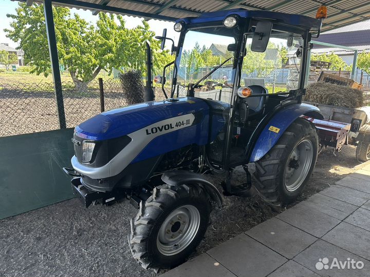 Вспашка земли трактором