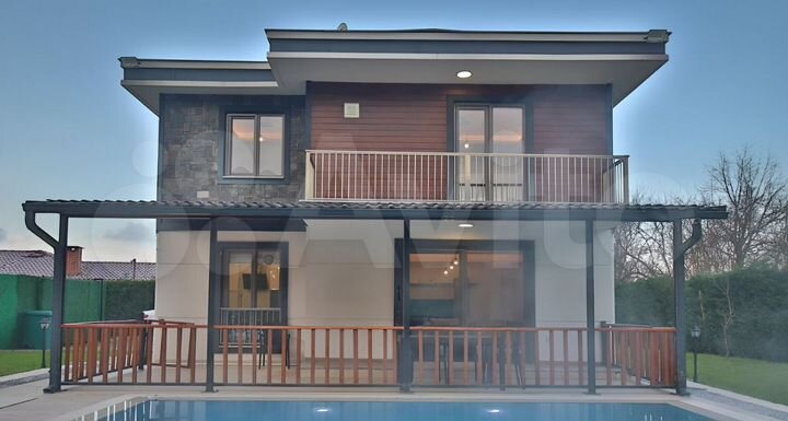 Дом 200 м² на участке 5 сот.