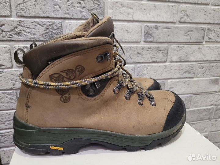 Треккинговые ботинки