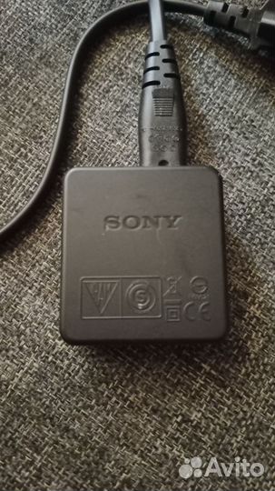 Зарядное устроймтво Sony AC-UB10D