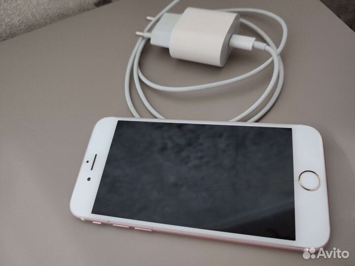 Телефон iPhone 6s