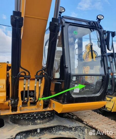 Стекло лобовое на экскаватор JCB Js 205 lc 2017