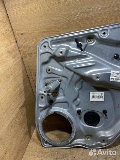 Стеклоподъемник задний правый VW Passat B5+ C108