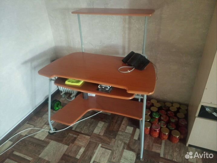 Компьютерный стол