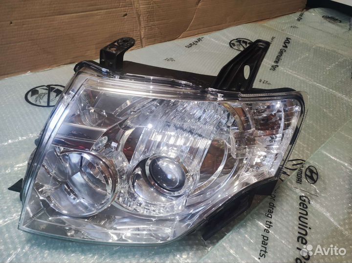 Фара левая на Митсубиши Паджеро 4