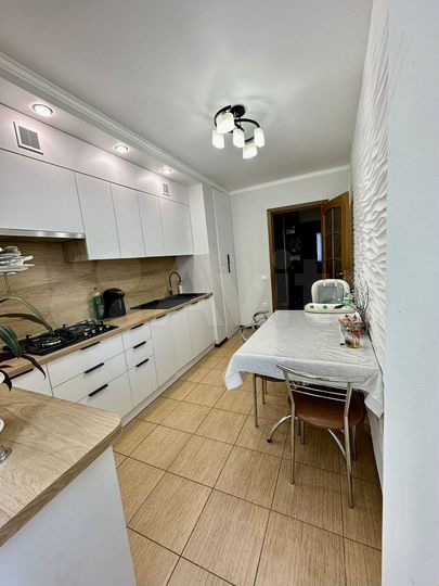 4-к. квартира, 77 м², 1/10 эт.