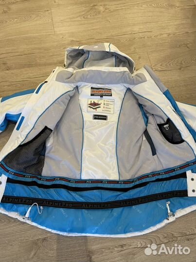 Горнолыжный костюм женский AlpinePro