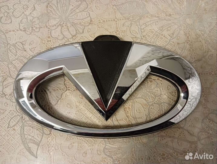 Эмблема шильдик знак решетки радиатора Infiniti