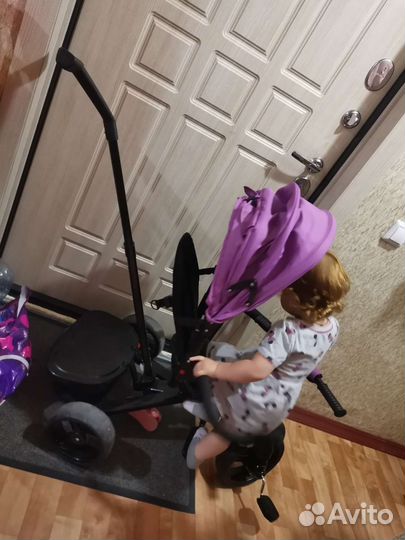 Трехколесный велосипед с ручкой