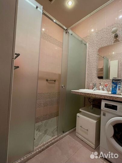 Стеклянная душевая на заказ