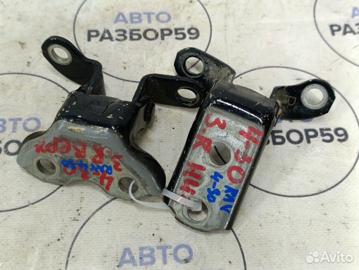 Петля двери Toyota RAV4 3