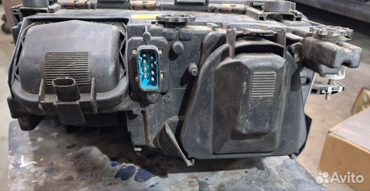 Фара передняя правая на бмв е38