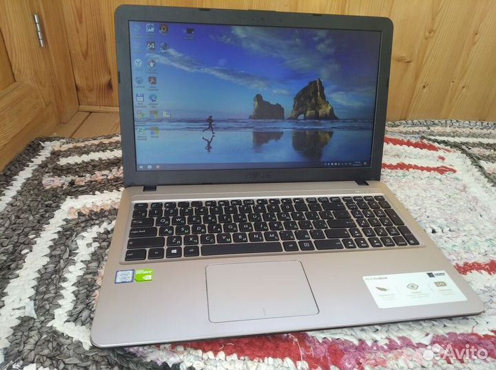 Ноутбук asus VivoBook 15 на i3-7020U игровой
