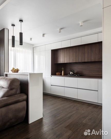 Кухня белая с деревом