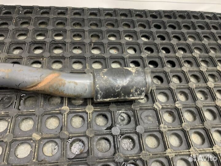 Кронштейн заднего крыла