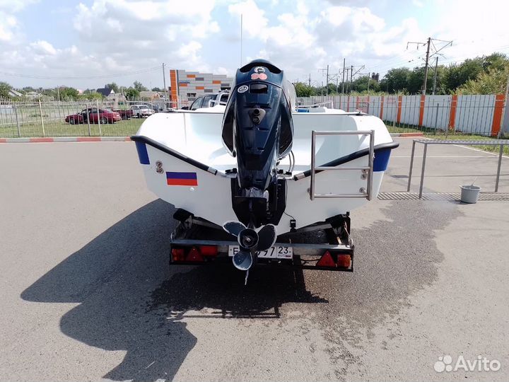 Прогулочный катер