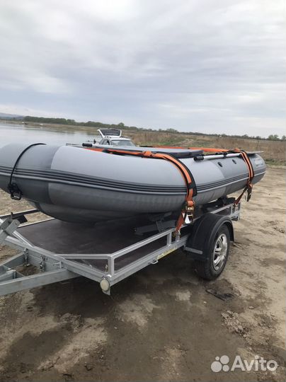 Лодка с мотором