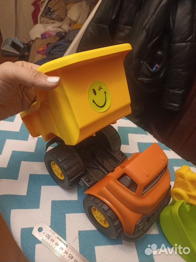 Трактор и самосвал