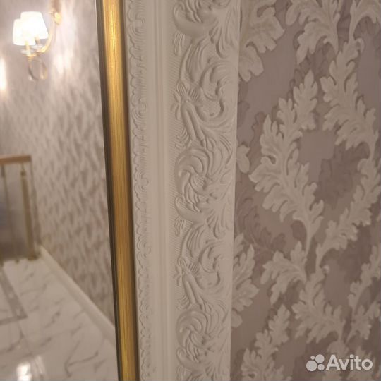Зеркало настенное в раме