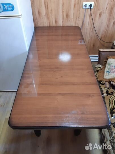 Продаётся стол
