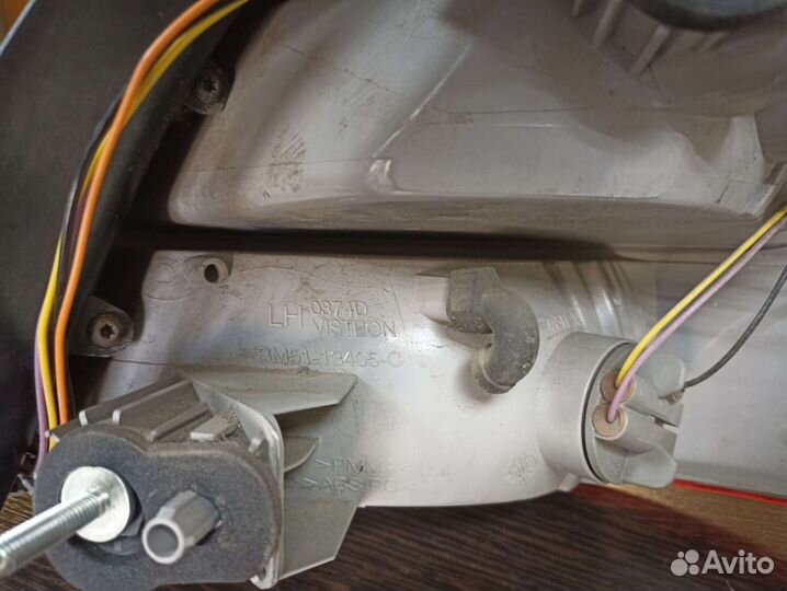 Задний левый внешний фонарь Ford Focus 3 седан