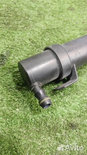 Форсунка омывателя фары правой Mercedes Benz E-cl