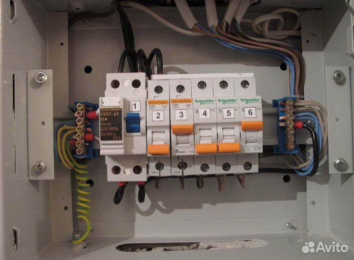 Электрик. Услуги электрика в Челябинске