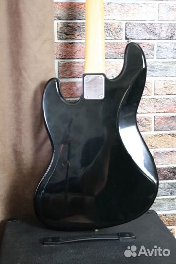 Бас-гитара Fender Jazz Bass Japan