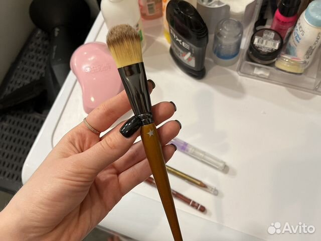 Кисть для нанесения тональной основы