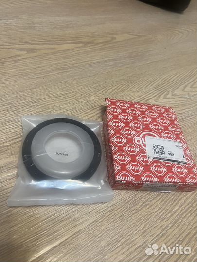 Натяжитель приводного ремня и сальник коленвала