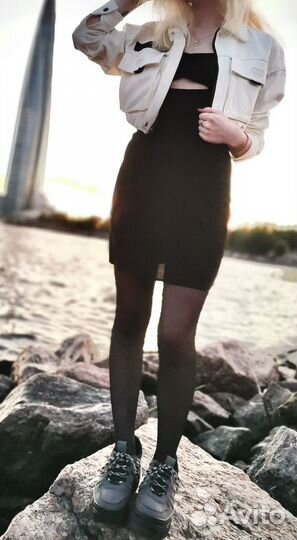 Плаьте bershka с вырезом под грудью y2k