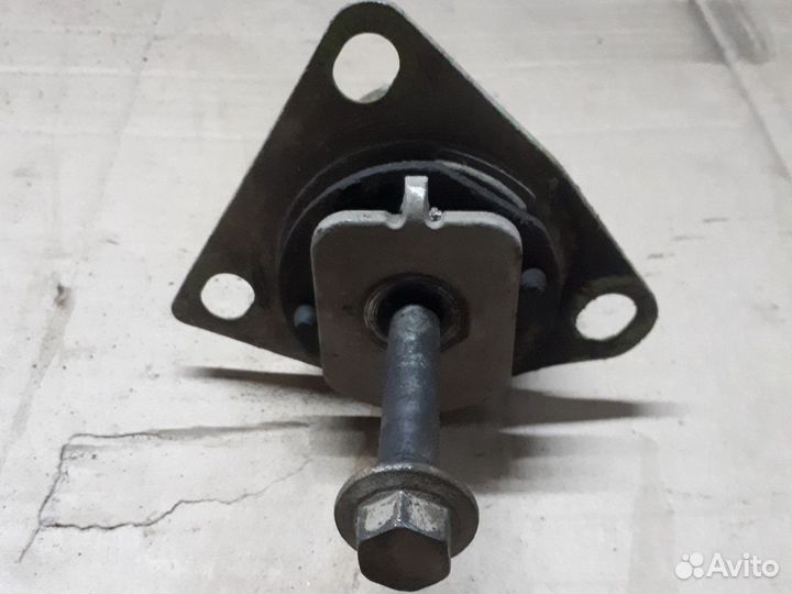 Опора подрамника ауди 100 С4