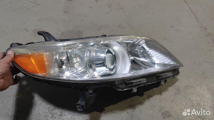 Правая фара Toyota sienna 3