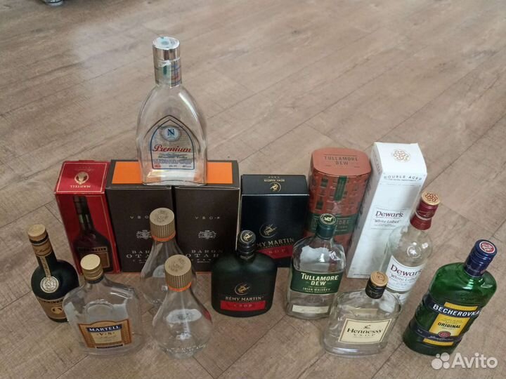 Бутылки с коробками от элитного алкоголя