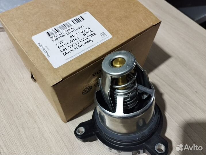 Термостат Audi Q5 Q7 VW Touareg VAG