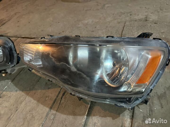 Фары Mitsubishi Lancer 10, правая и левая Б/У